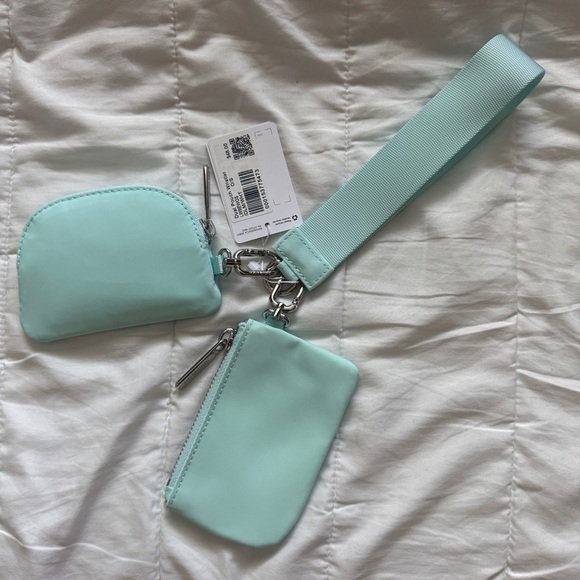 3&4 Lululemon Dual Pouch Wristlet - Ideal Mint - Picture 6 of 7